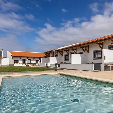 Penichepraia - Bungalows, Campers & 4* Пениши