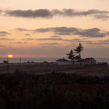 Penichepraia - Bungalows, Campers & Пениши