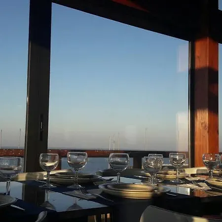 Penichepraia - Bungalows, Campers & Пениши