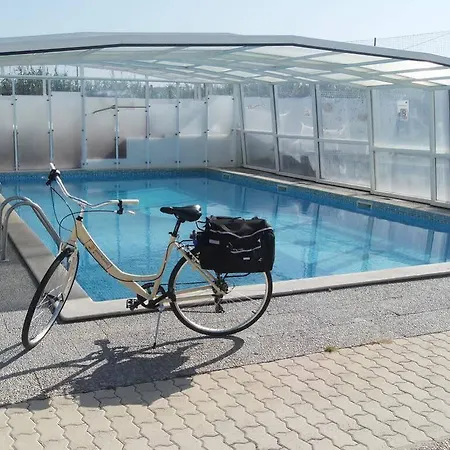 Penichepraia - Bungalows, Campers & 4* Пениши