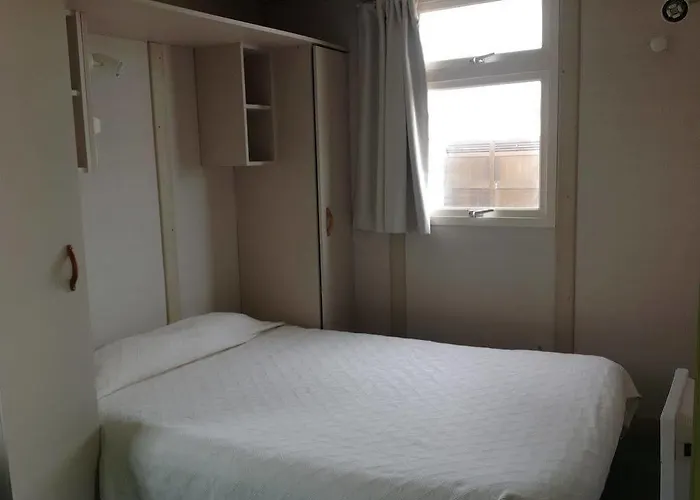 Parque de vacaciones Penichepraia - Bungalows, Campers & 4*